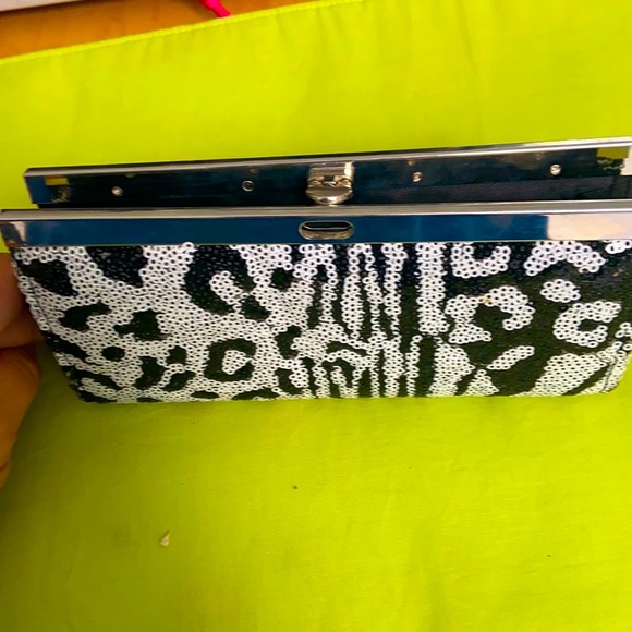 Beaded large wallet with many compartments.BRAND NEW!!💥FIRM PRICE💥 - Picture 10 of 10